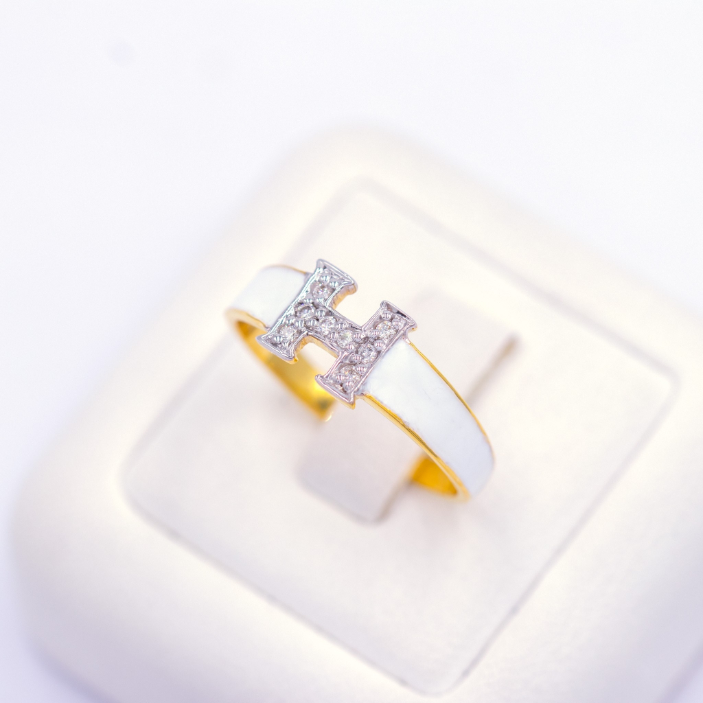 แหวน H ลงยา  💎 เพชรแท้เกสร 0.08ct  🏆 ทองแท้ 37.5%  (9K) 1.8g  🗂 BBN062