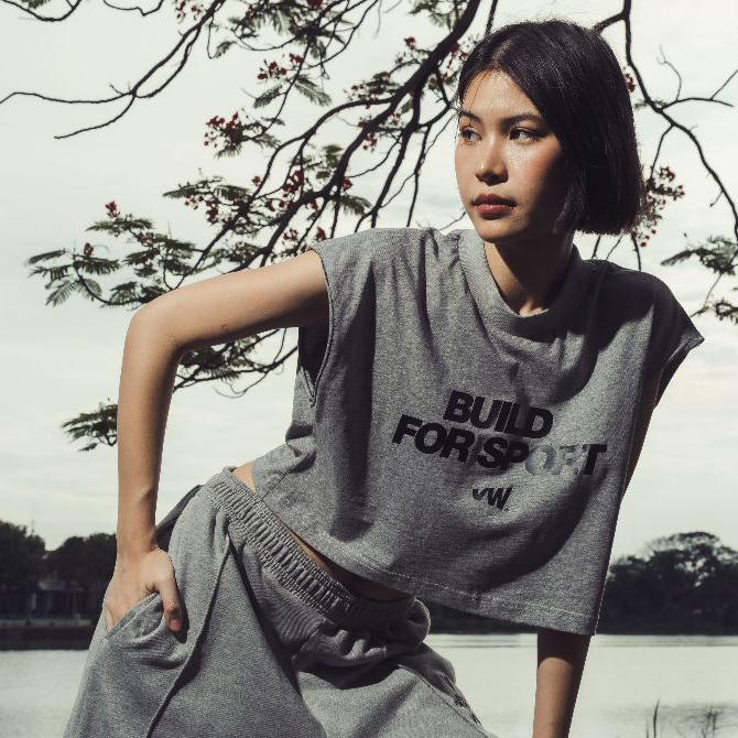 เสื้อครอป VOLT Electron 004 | คอลเลคชั่น VW25 | เสื้อยืดผู้หญิง เสื้อครอปเอวลอย สีเทา