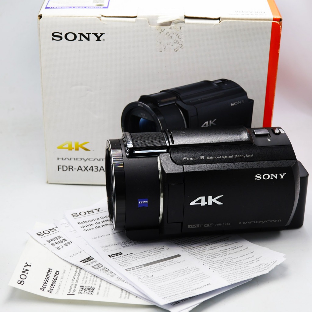 SONY FDR-AX43A AX43 ถ่ายภาพโลกของคุณอย่างมีสีสันและรายละเอียดที่น่าทึ่งบน 4K Handycam® ที่มาพร้อมกับ