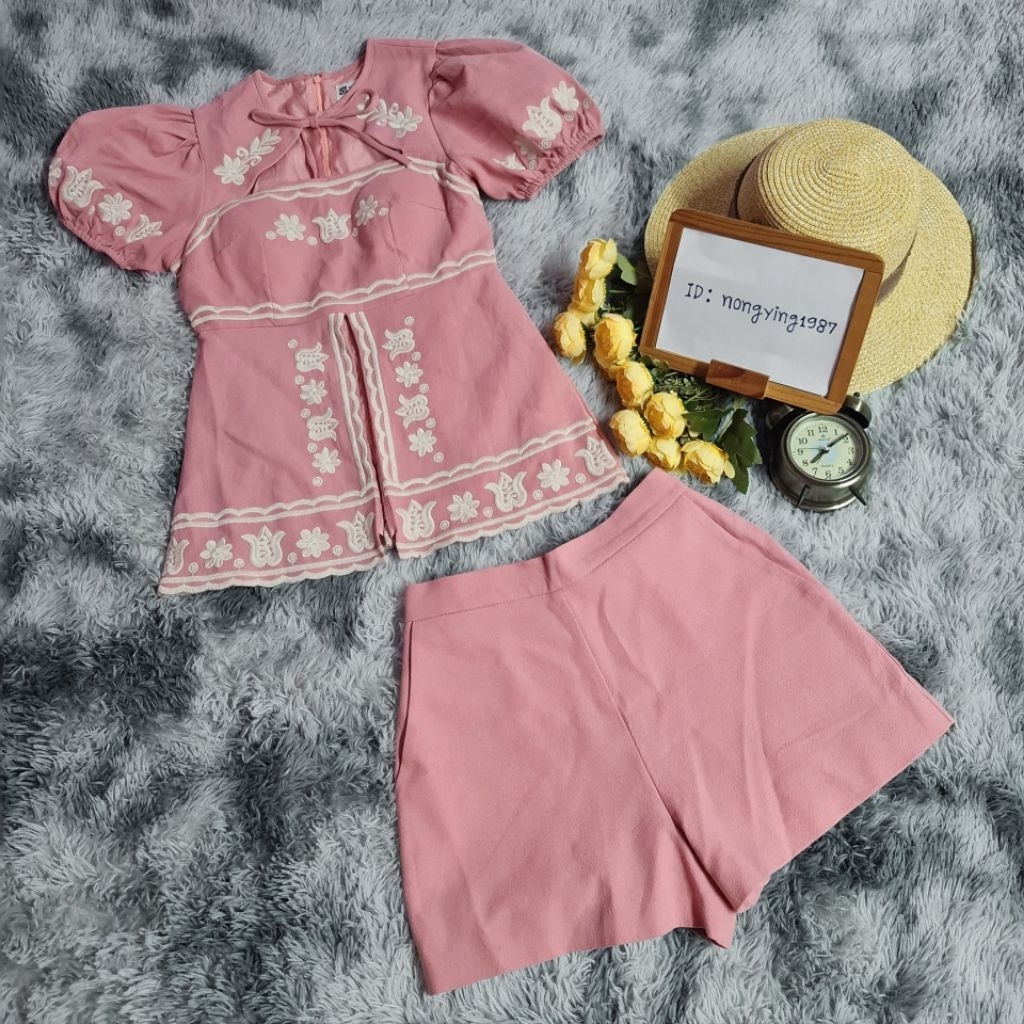 ชุดเซ็ต2ชิ้นสีชมพูพาสเทลน่ารักๆ​ งานป้ายValleyGirl สไตล์วินเทจ จั๊มสูทขาสั้น เสื้อผ้า​มือสอง​ 2hands