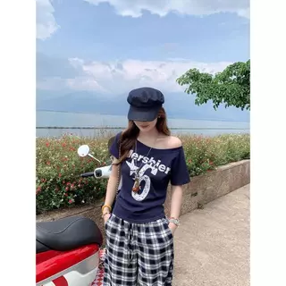 เสือยืดเเขนสั้น เสื้อยืดปาดใหล่ ทรงหลวม กันเเดด ลายอักษร เนื้อผ้านิ่ม #020320