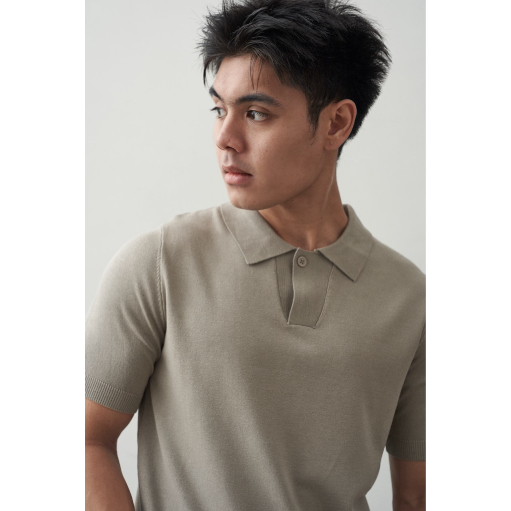 [Code20%ลดเพิ่ม] Slowshift - Anton Knit Polo เสื้อโปโลถักด้วยผ้าไหมเทียม ทรง Regular Fit เบา เย็น สบาย