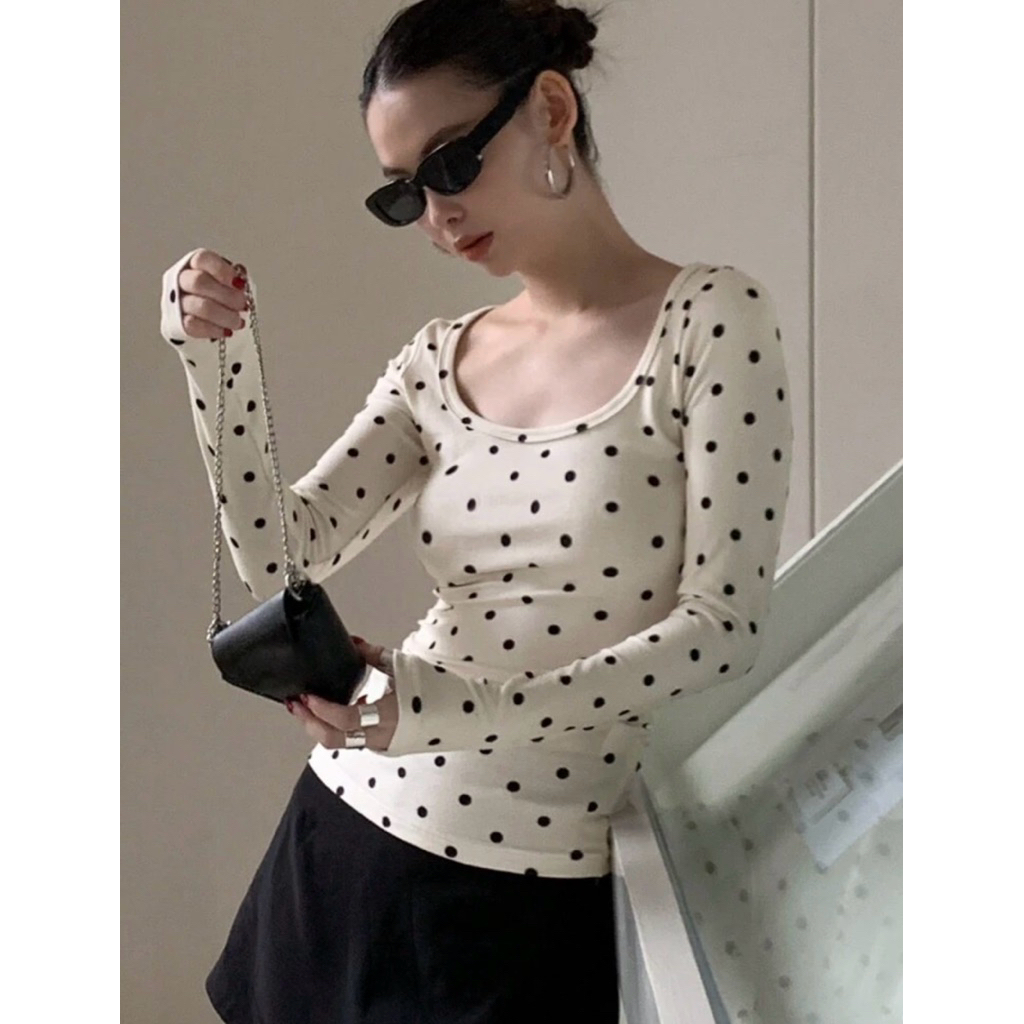 (พร้อมส่ง)เสื้อยืดแขนยาว Polka Dot คอกว้าง