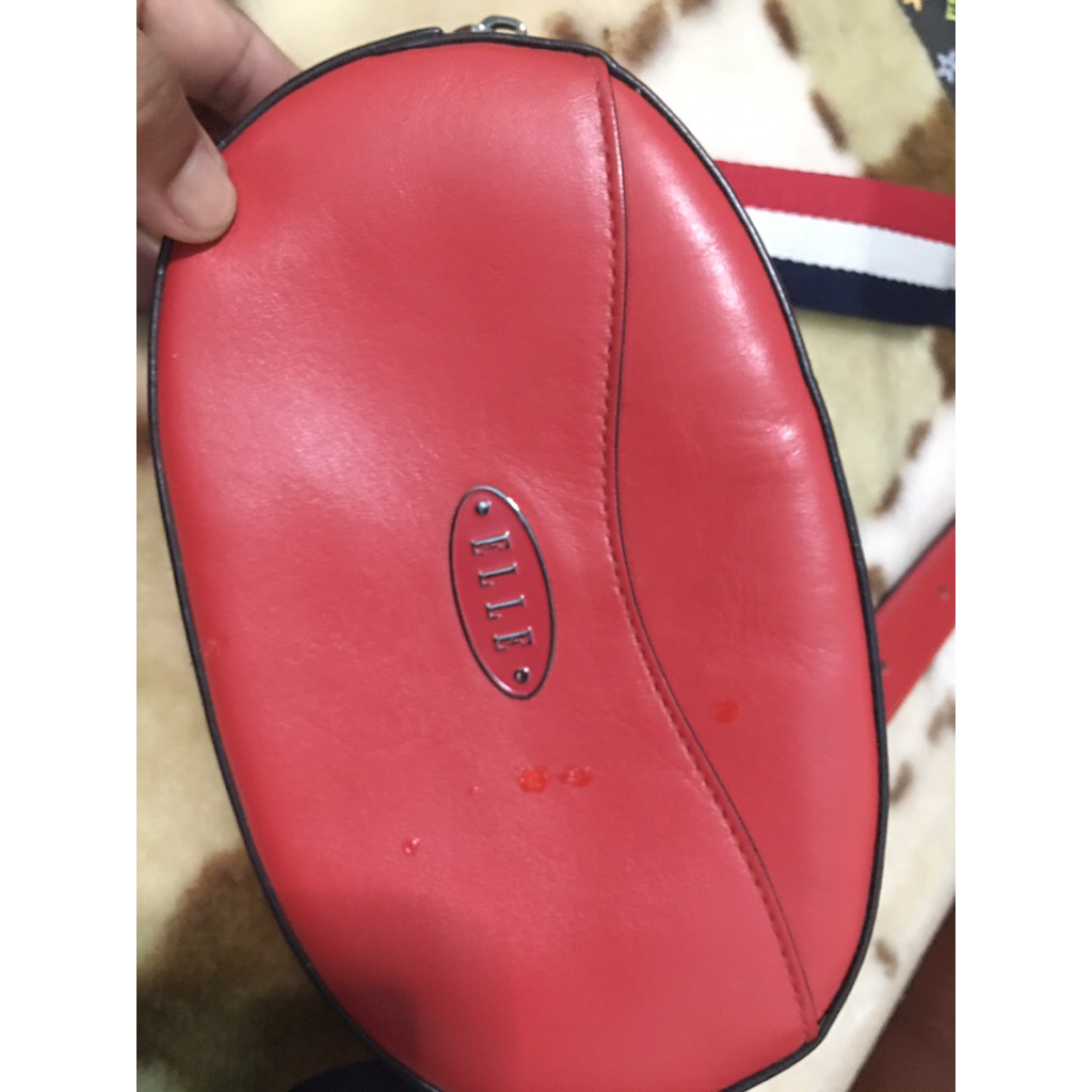 กระเป๋าคาดอก elle แท้
