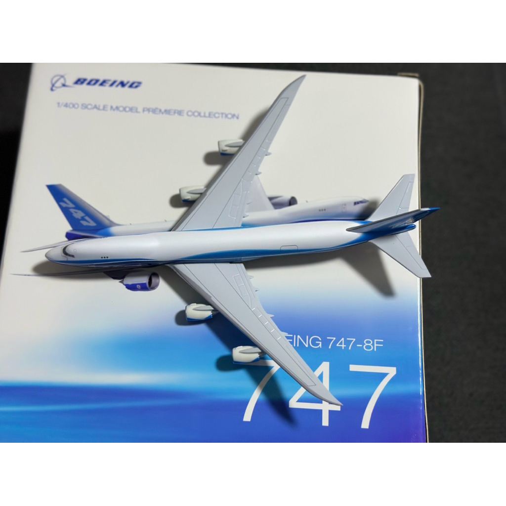 โมเดลเครื่องบิน boeing 747-8f ลายโรงงานต้นแบบ สเกล 1:400