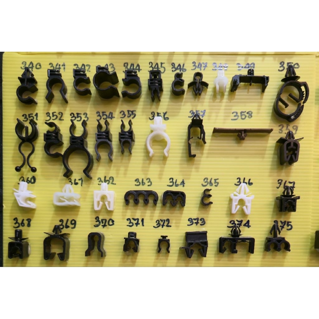 ตัวล็อคท่อล็อคสายไฟในรถยนต์ทั่วไปทุกรุ่น ราคาต่อ1ชิ้น อ่านละเอียดก่อนสั่งซื้อ แจ้งรหัสสินค้าในช่องหม