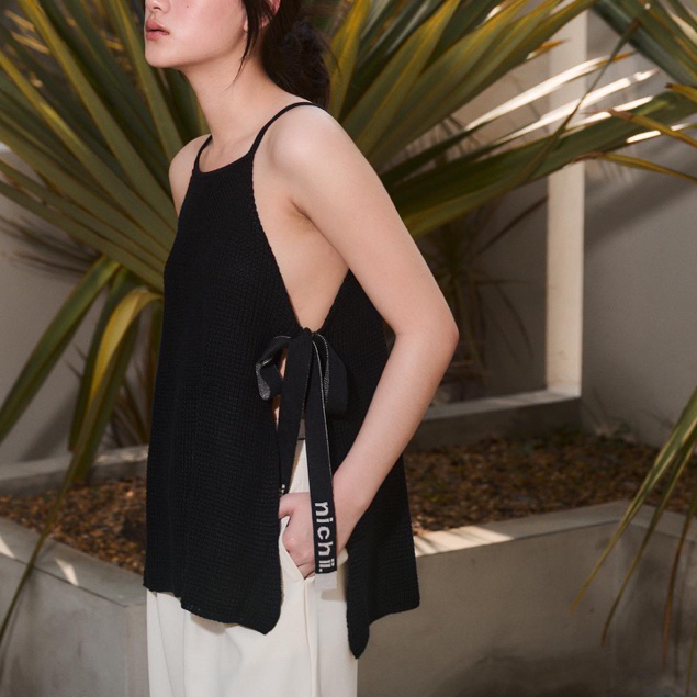 NICHII - LIPA DAISY KNITTED เสื้อไหมพรม สายเดี่ยว ผูกข้าง