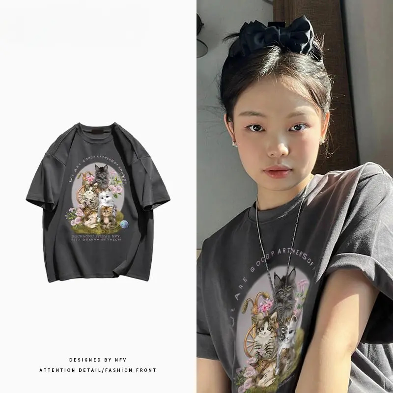 Basi💥 ผู้หญิง เสื้อยืด oversize เกรดพรีเมียม เสื้อคอตตอน100% ไม่หดตัว ใส่สบาย การ์ตูนน่ารัก ลาย "WE ARE CAT"