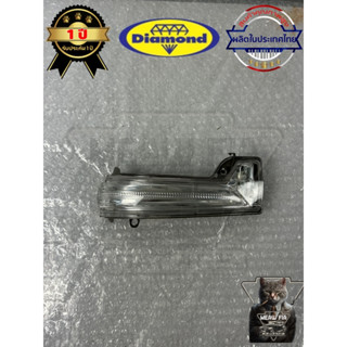 ชุดดวงไฟ LED กระจกมองข้าง สีขาว/สีดำ  โตโยต้า รีโว่ Toyota R…