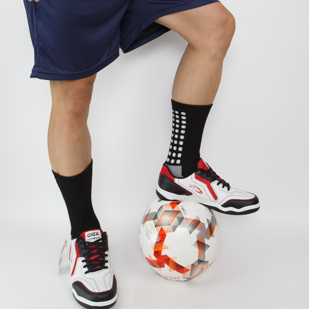 รองเท้าฟุตซอล GIGA(FG432)ของแท้ แถมฟรี! ถุงเท้ากันลื่น สีกรมพื้นเทา 1 คู่ งานไทยใส่คุ้ม