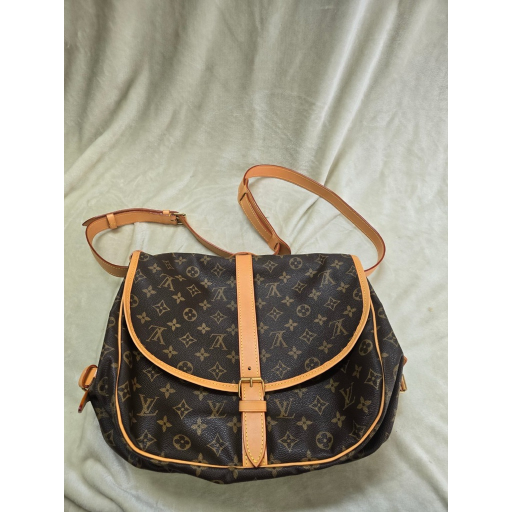 Louis Vuitton Saumur 35 Handbag