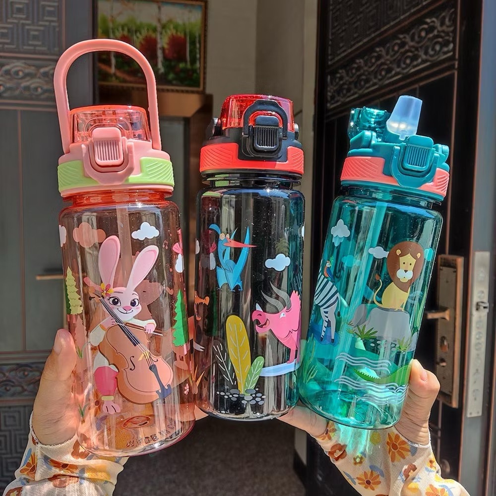 ขวดน้ำ สำหรับเด็กอนุบาล ขวดน้ำแบบพกพาขนาด600mlลายการ์ตูน พร้อมหลอด ขวดน้ำดื่ม ลายการ์ตูน น่ารักๆ พร้อมที่จับ แฟชั่น สำนั