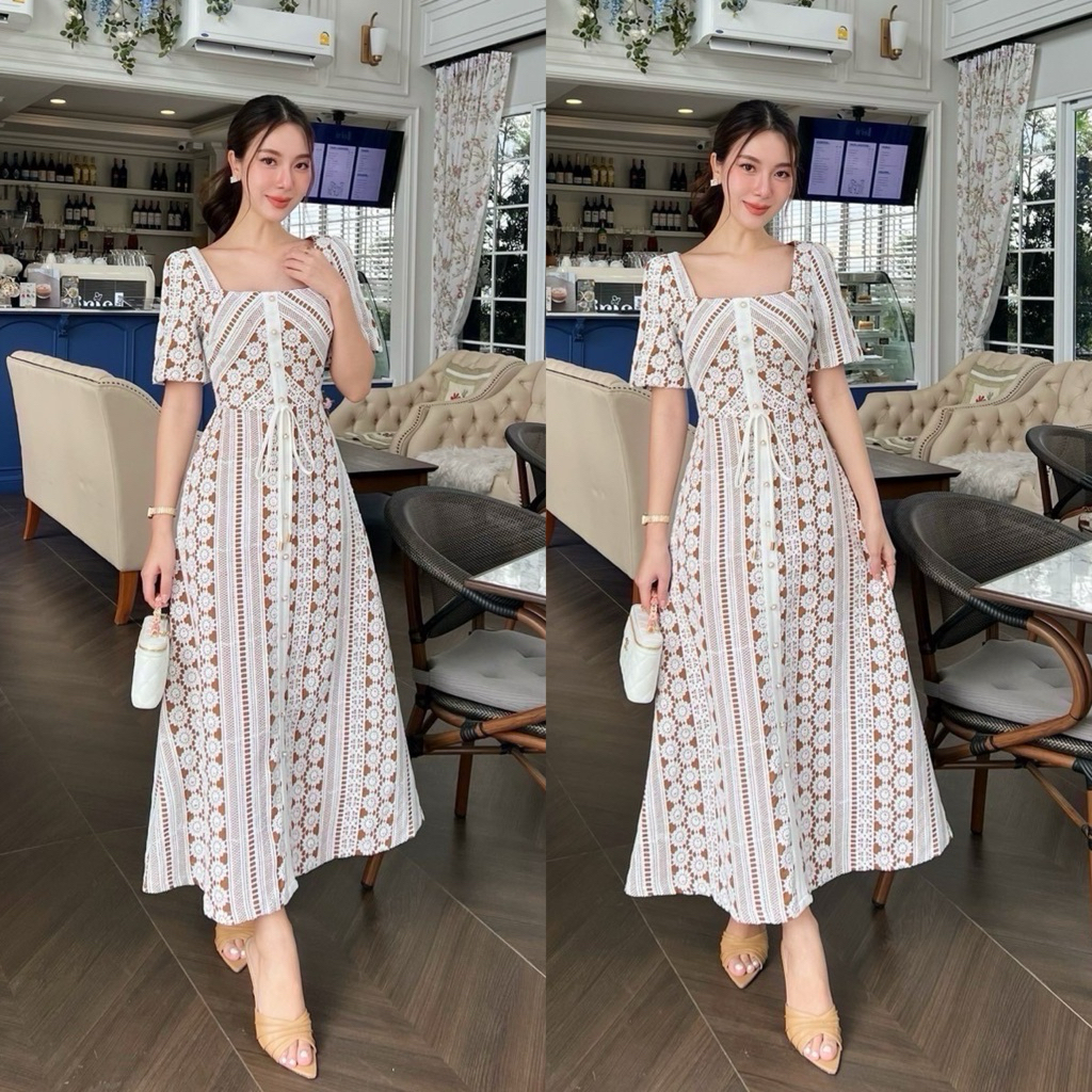 พร้อมส่ง•ABIGAIL•เดรสลูกไม้ลายดอกแต่งกระดุมมุกเอวมีเชือกผูกโบว์ อกเสริมฟองน้ำ ตัวเดรสทรงปล่อย