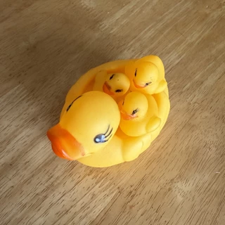 🐤เป็ดอาบน้ำ เป็ดยางลอยน้ำ บีบมีเสียงปิ๊ปๆ ของเล่นอ่างอาบน้ำ 1 set 4ตัว