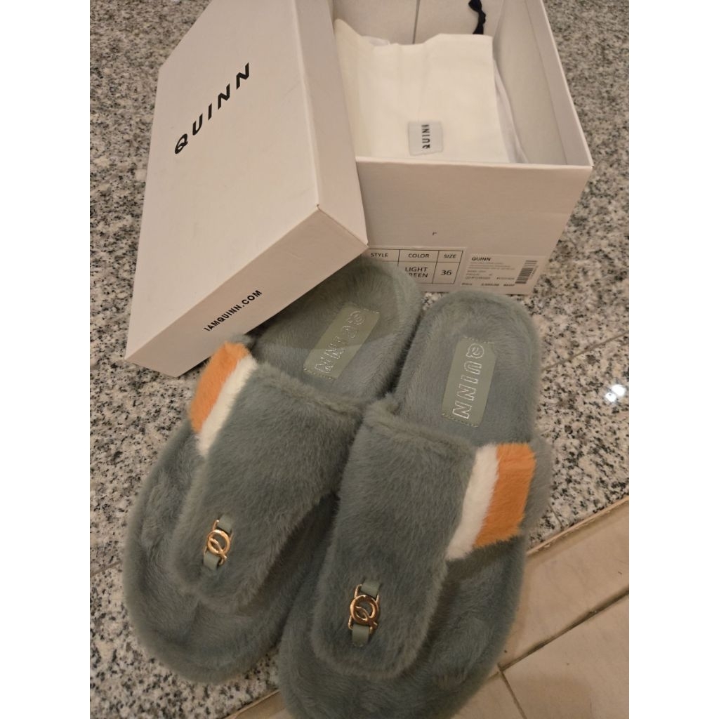 QUINN GREEN FUR SHOES SZ.36-37 จากช็อป