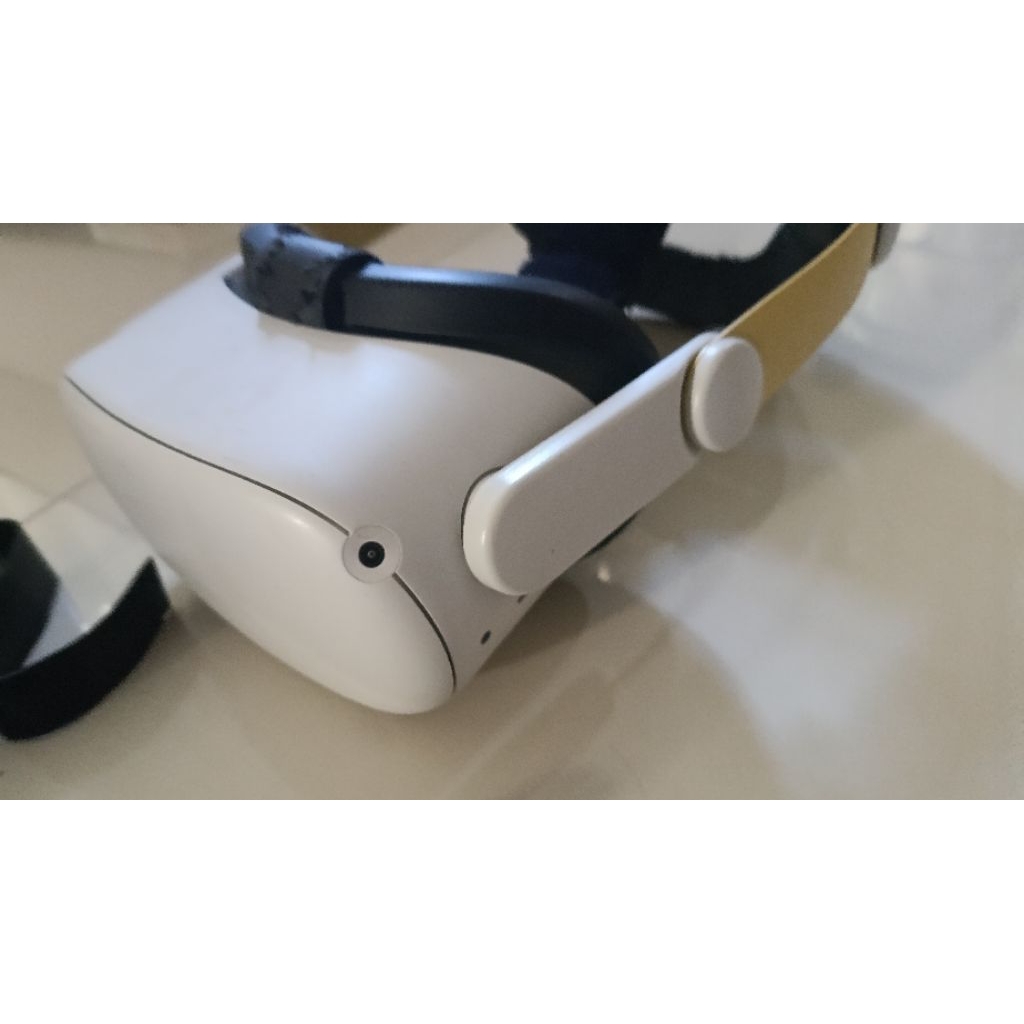 Oculus Quest 2 มือสอง 256Gb มีที่คาดของใหม่ให้ไปอีกชิ้นแถมให้