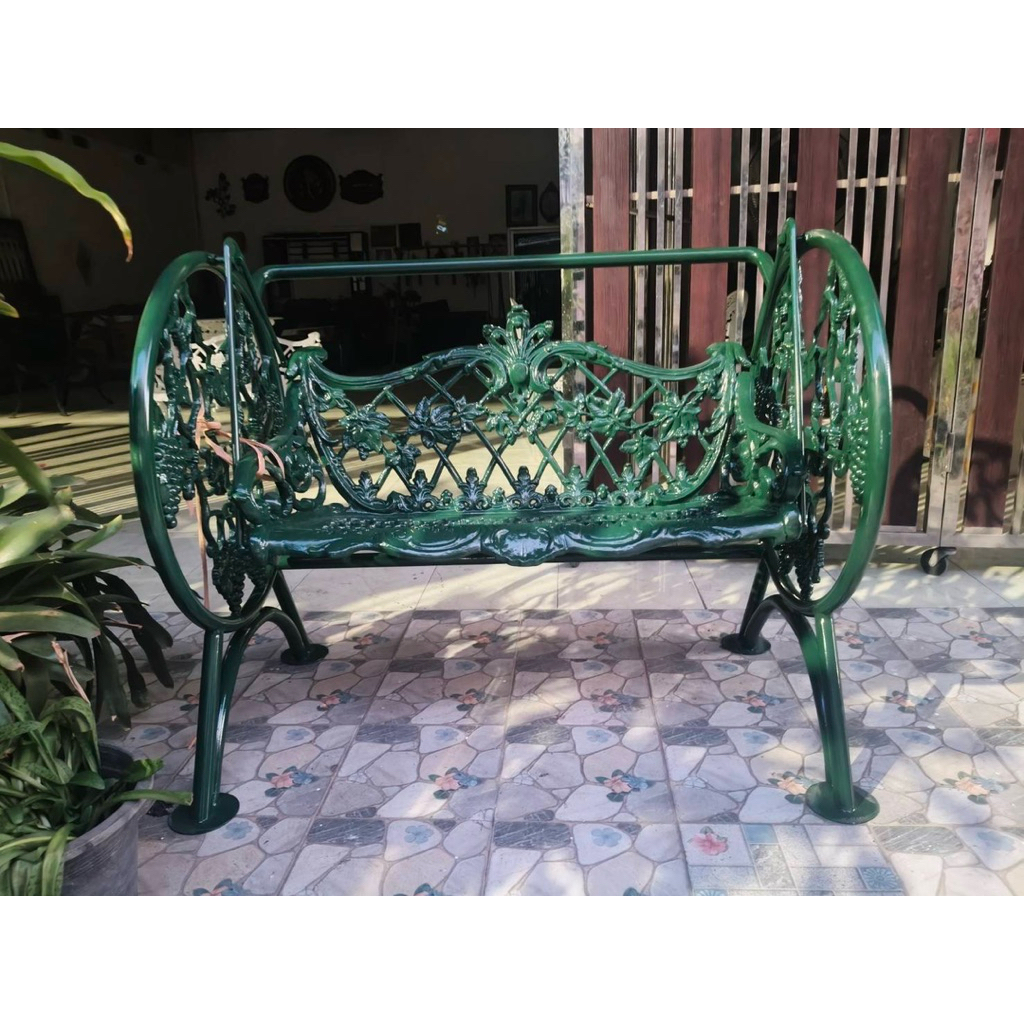 ชิงช้าอัลลอยด์สีเขียวมะกอก เสน่ห์แบบวินเทจจาก Lake Como