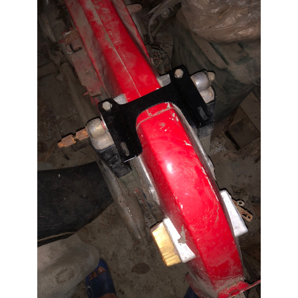 เหล็กยึดเบาะยาว Honda C 92 C 95 ใส่ได้ทั้งงานใหม่ และเบาะแท้ ถ้าจะนำไปใส่ ไม่สามารถใช้กับเบาะยาวแท้เ