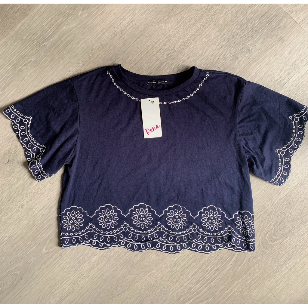 เสื้อยืดสีกรม Pena House