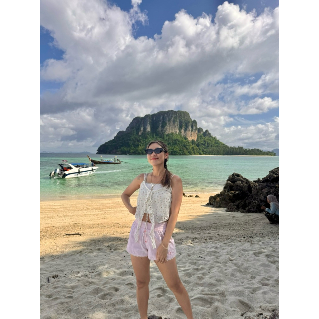 RIKA - เสื้อสายเดี่ยวสั้นระบาย