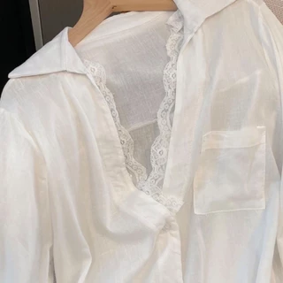 [Sheing office]🌟พร้อมส่ง🌟เสื้อเชิ้ตสไตล์เกาหลี ผ้าไหมอิตาลี ใส่สบาย แต่งลูกไม้แขนยาวกระดุมหน้า