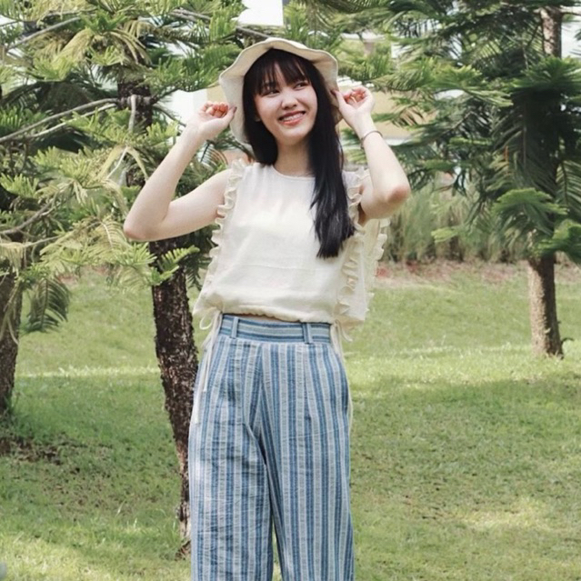 เสื้อแขนกุดระบายขอบ รูดจั๊มเอวน่ารักๆ