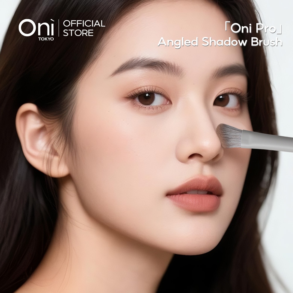 Oni Pro Angled Shadow Brush,Precision Eye Makeup Brush แปรงมุมเฉียง แปรงตาแบบมุม แปรงอายแชโดว์