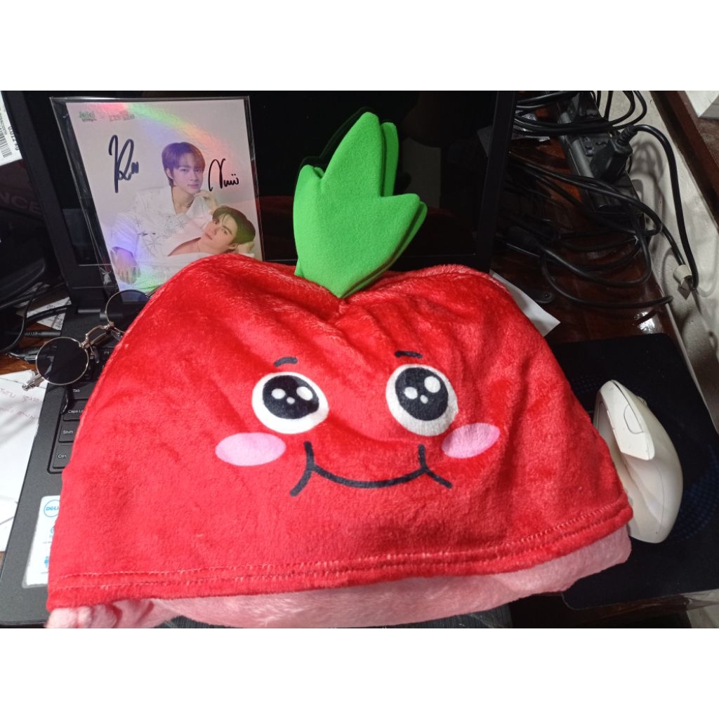 set of Rare Card with Zee Nunew Signature and Red Blanket