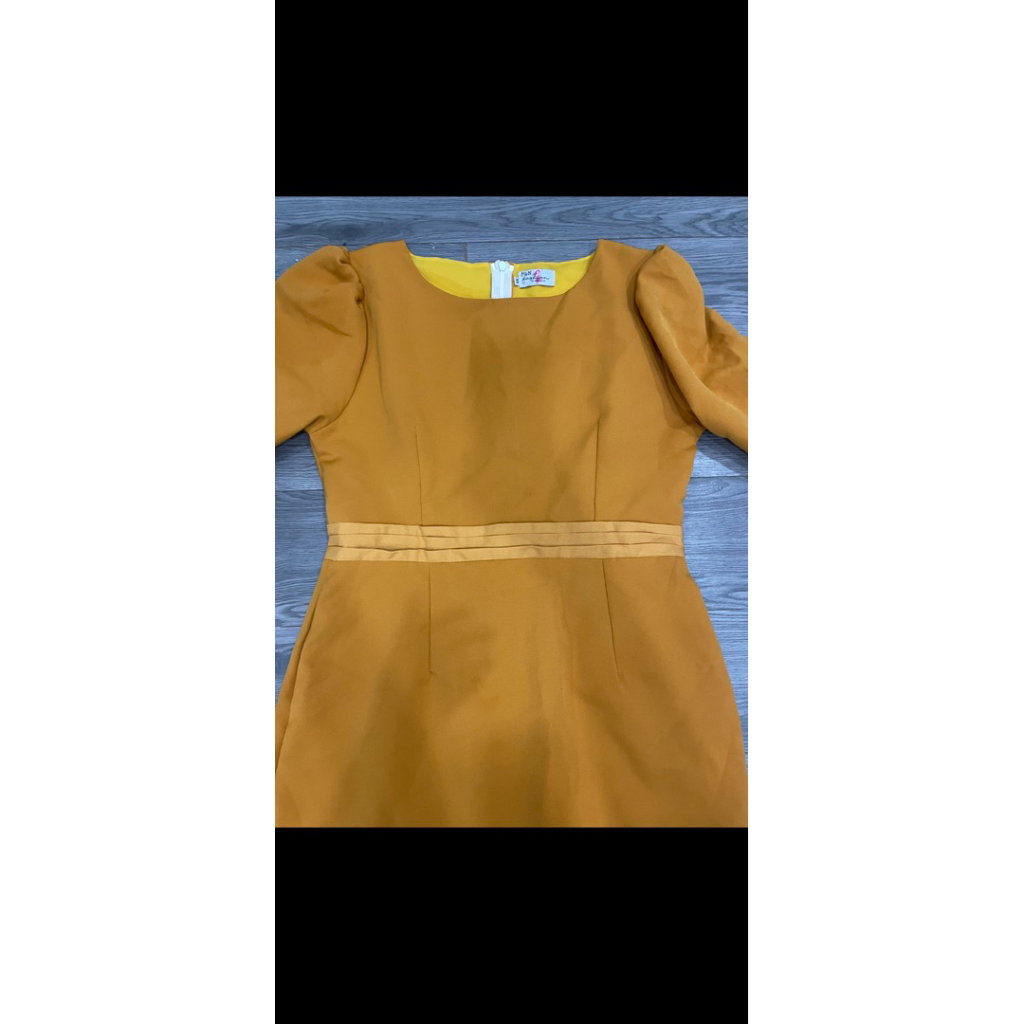 ชุดเดรสสีเหลืองป้ายภาวิ ไซส์ XL ป้ายpawi อก38-40เอว31-32ราคา150