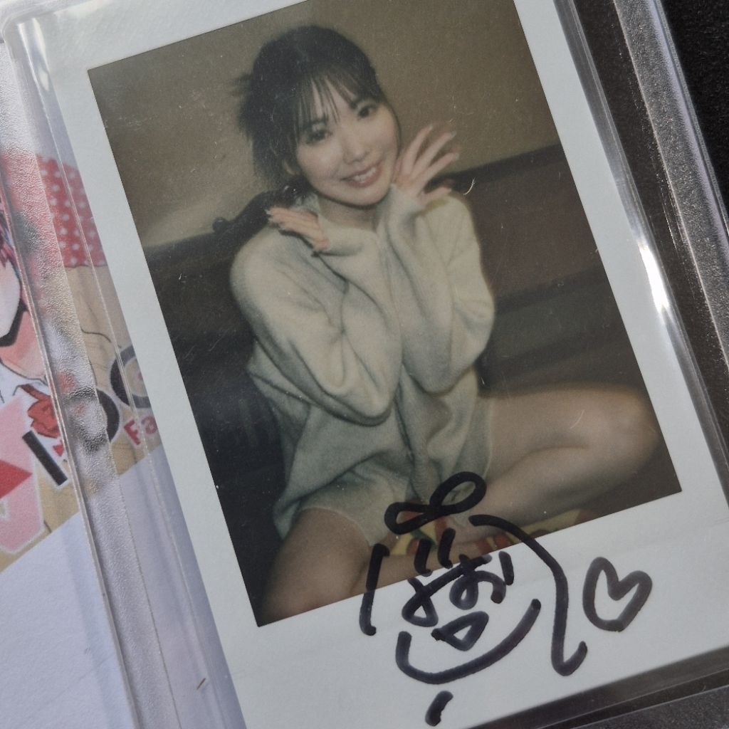 Mio Ishikawa รูปโพราลอยด์พร้อมลายเซ็น