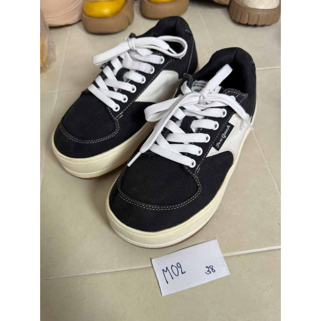 รองเท้าผ้าใบมือสองใหม่ ไซส์38/M2