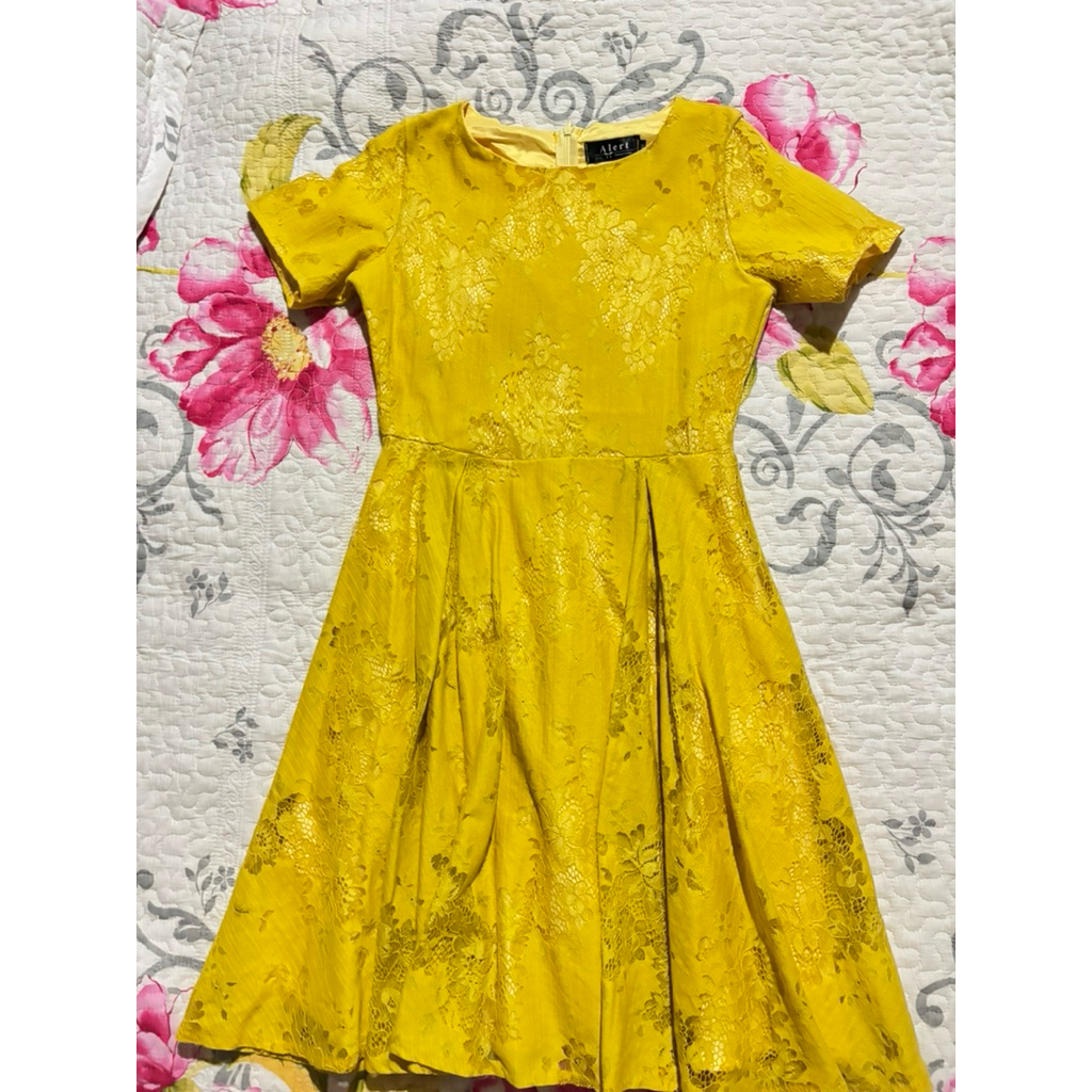 เดรส alert สีเหลือง ไซส์ M