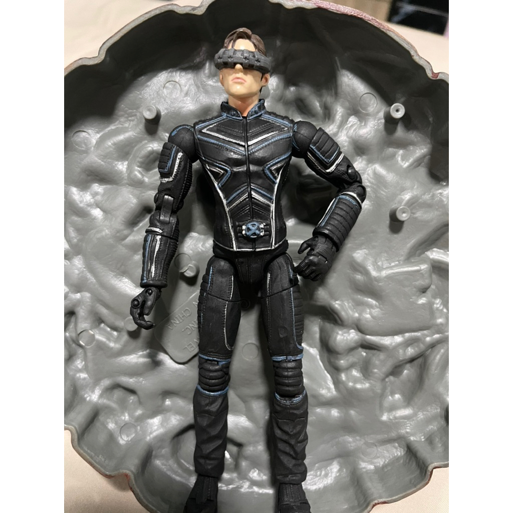 Toy Biz Cyclops X-men 2 movie toybiz action figure 1/12