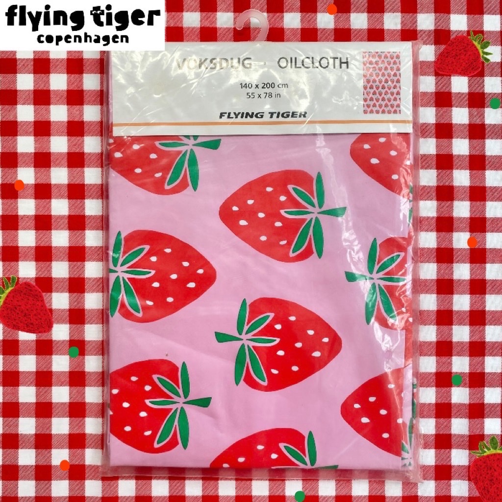 🍓ผ้าปู PVC ผืนใหญ่สีชมพูลาย Strawberry ของ Flying Tiger Copenhagen☝️ของใหม่น้าา