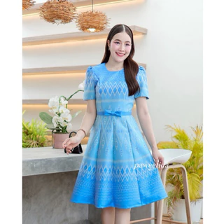 🔸NEW🔸 เดรสผ้าทออัดกาว สีทูโทน คอกลม โบว์เอว กระโปรงบาน8ชิ้น