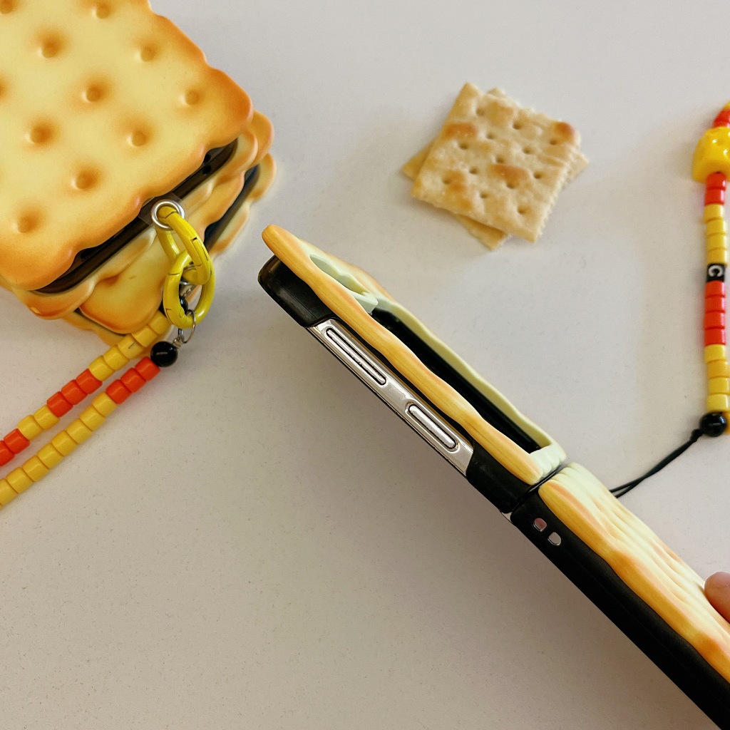 พร้อมส่งจากไทย ! เคสฟลิปแครกเกอร์ Soda Cracker (2401) เคสฟลิปการ์ตูน for Samsung Galaxy Z Flip6 Z Flip5 Flip4 Flip3 - รูปที่ 4