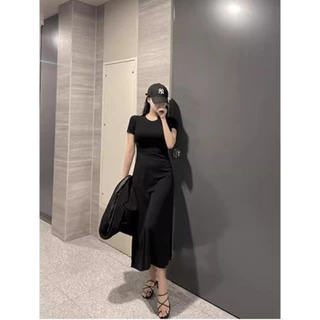 แม็กซี่เดรสคอกลม สีดำ แขนสั้น แต่งกระดุมใต้อกขวา สีพื้น ผ้าร่องโพลิเอสเตอร์ ยืดหยุ่นใส่สบาย เข้ารูป #5566