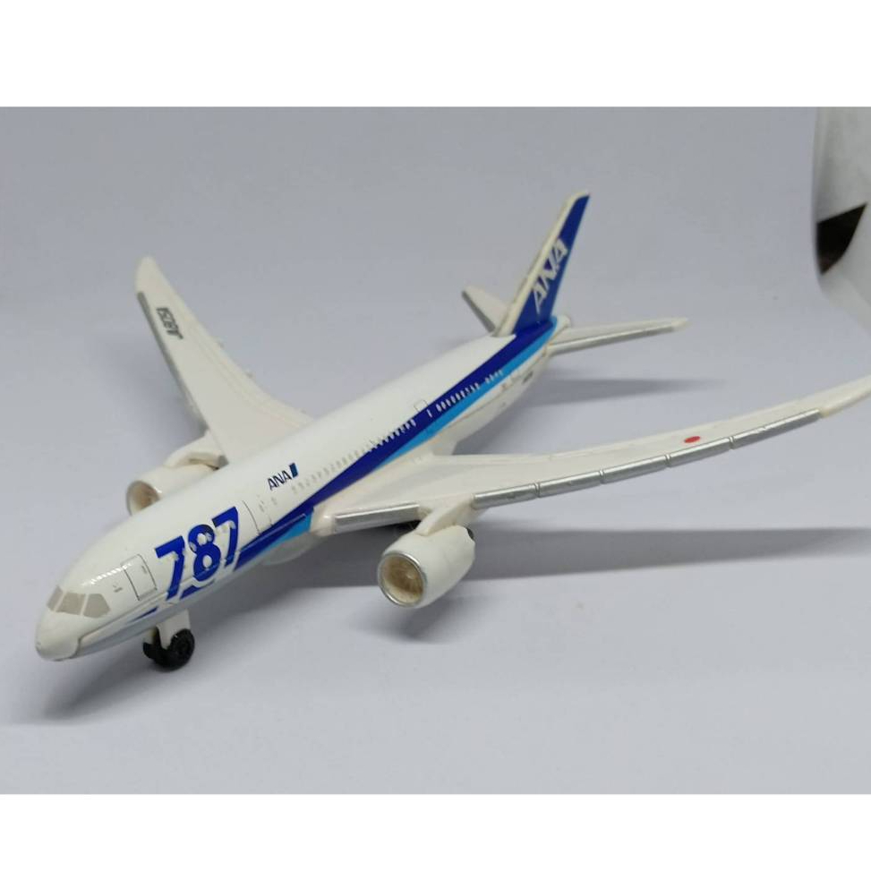 โมเดลเครื่องบิน Takara Tomy Tomica ANA  All Nippon Airways Boeing 787  Air Cargo Plane NO Package