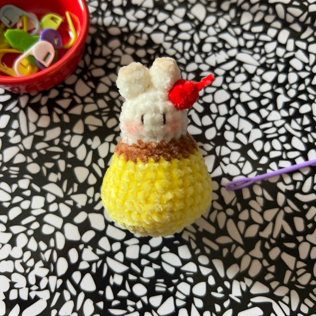 พวงกุญแจ/สายรัดเข็มขัดพุดดิ้งกระต่ายไหมพรม | pudding bunny crochet