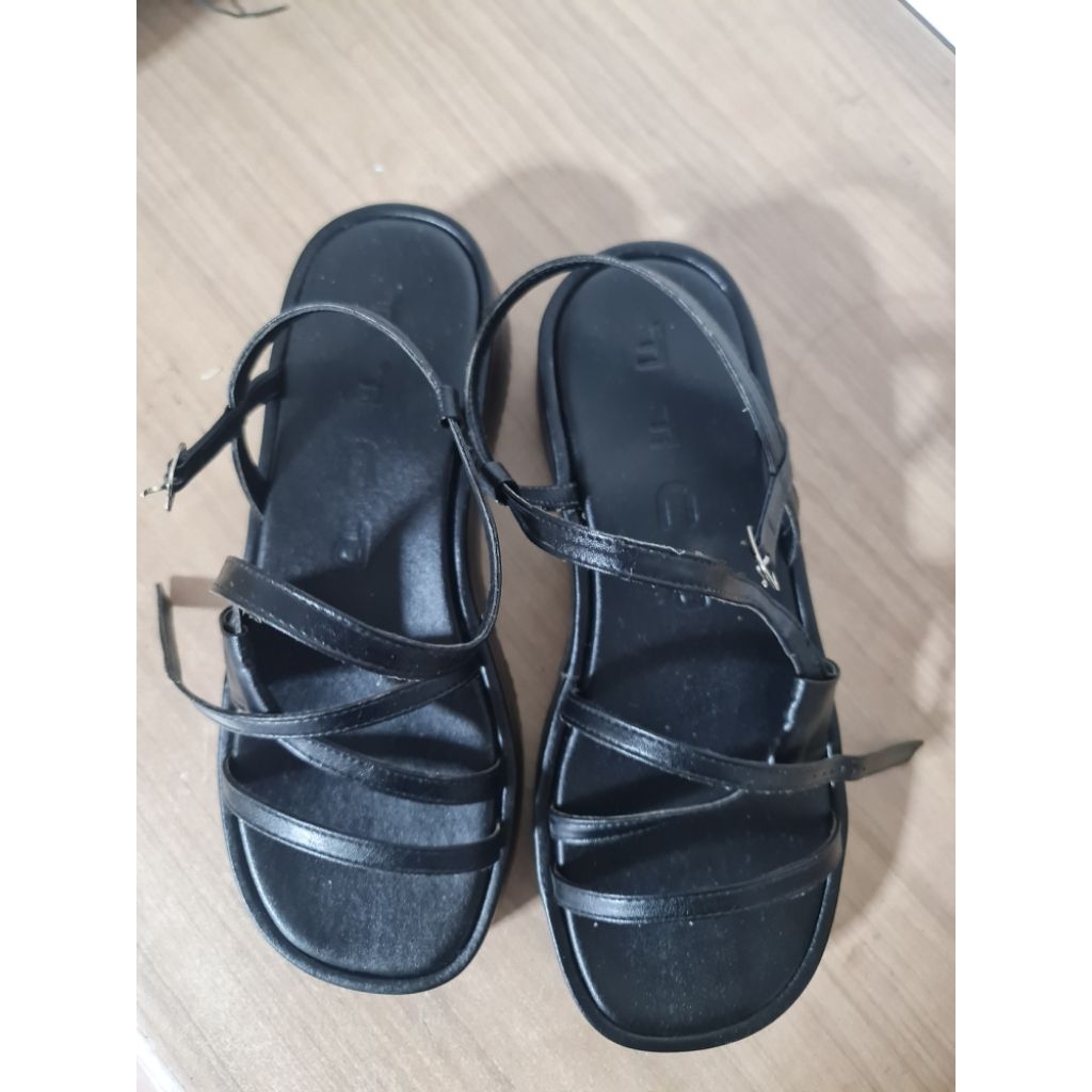 puffshoes รองเท้าสตรี ไม่เคยใช้ ยาว245(39) no box