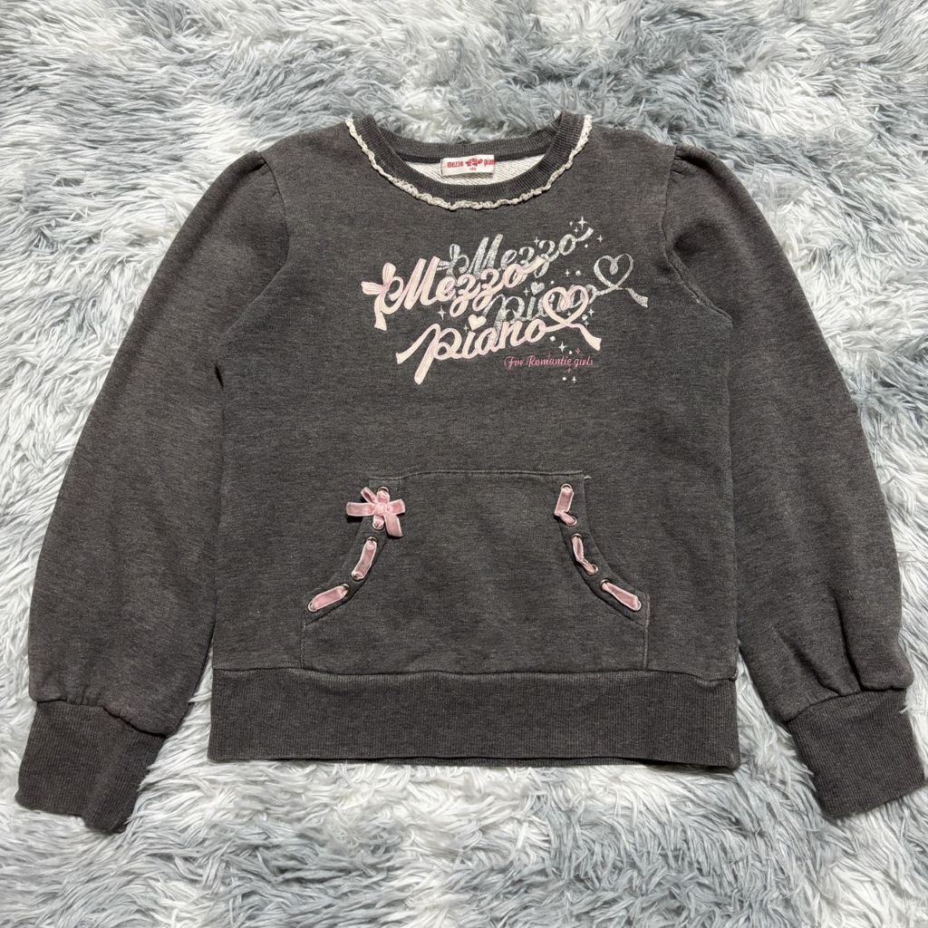 เสื้อแขนยาว mezzo🌹 piano เด็กมือสองวัดรอบอก 30 นิ้วยาว 18 นิ้ว