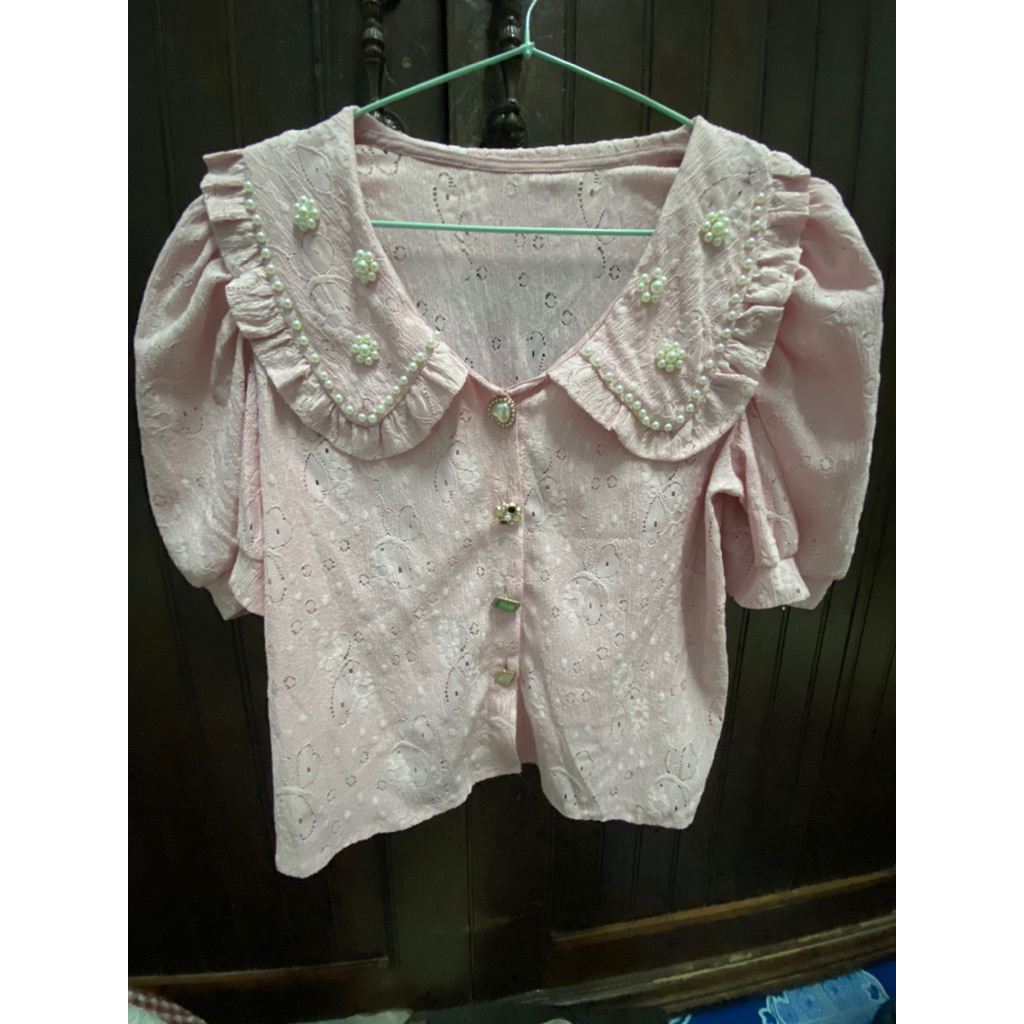 เสื้อฉลุคอบัวลายดอกไม้