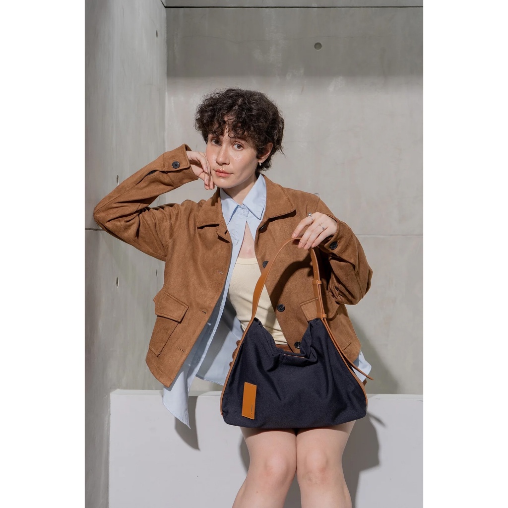dashbrand DA34 Mini Carry All - Brown กระเป๋ามินิมอล ใบกะทัดรัด สะพายไหล่ กระเป๋าสีดำสายหนังแท้สีน้ำตาล