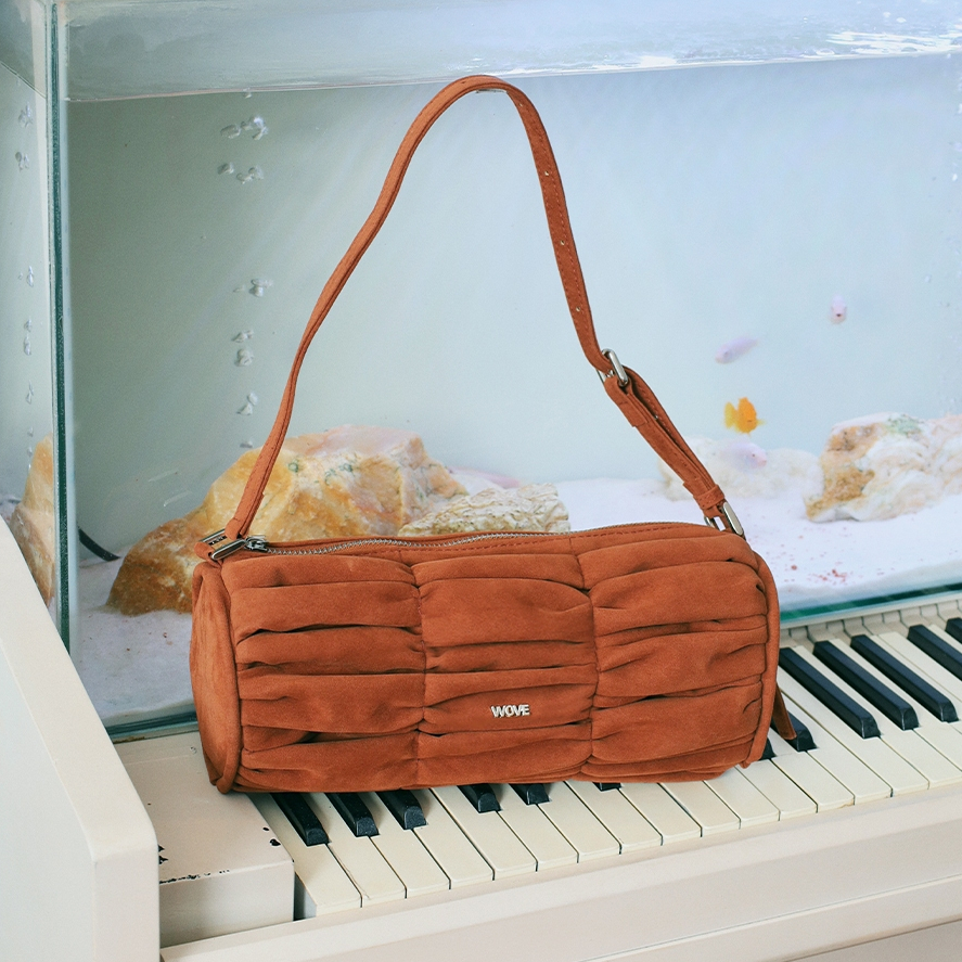 WOVE - Zoom ruffle bag กระเป๋าทรงกระบอก หนังย่น