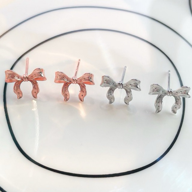 Nice Accident รุ่น ‘Rita’ | ต่างหูโบว์ดีไซน์สวยหรู ไม่ซ้ำใคร (Unique & Elegant Bow Earrings)