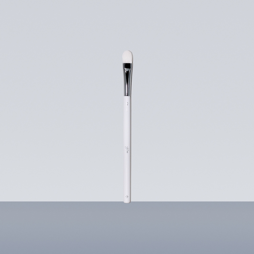 GLOW FLAT CONCEALER BRUSH C01 แปรงสำหรับคอนซีลเลอร์ รูปที่ 2