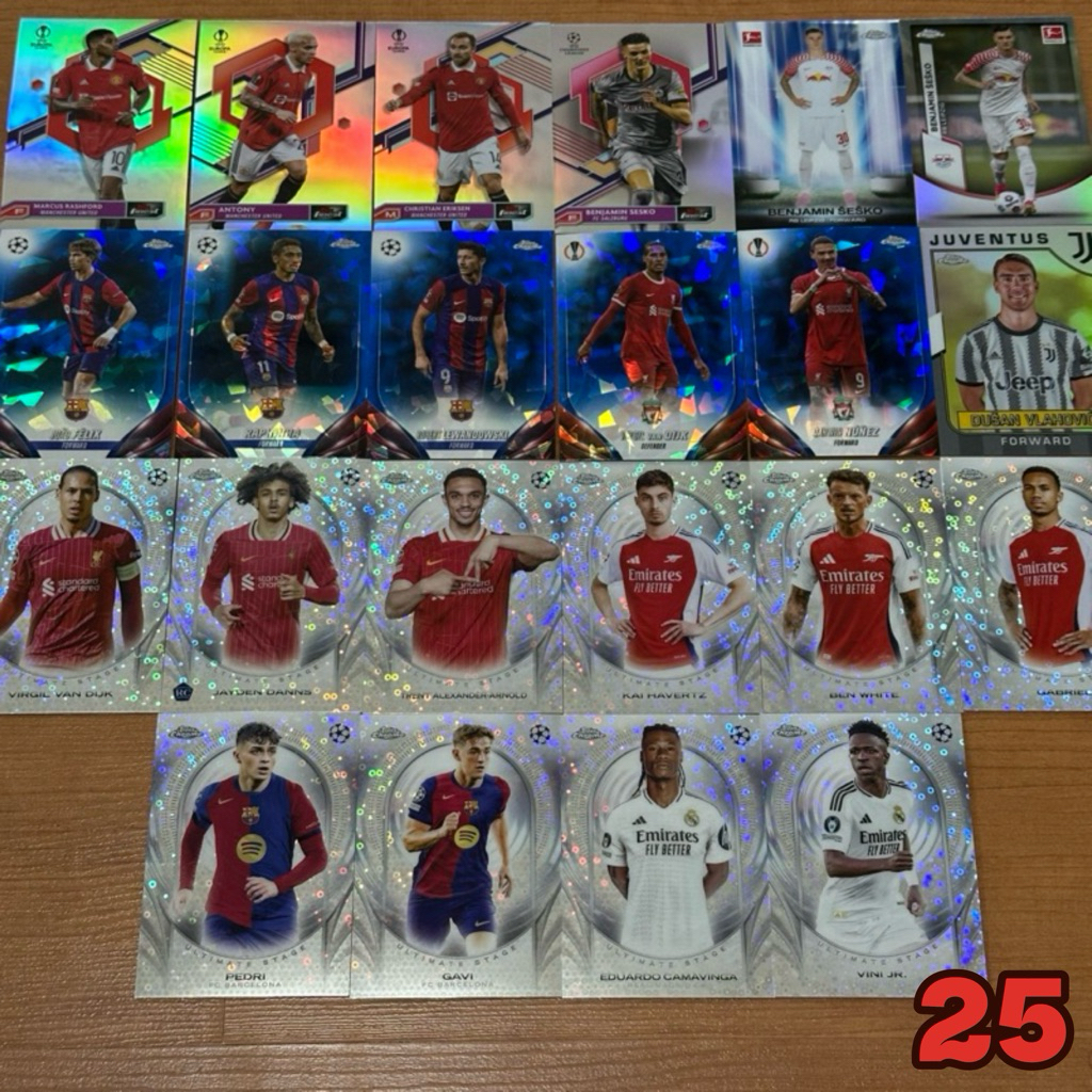 การ์ดสะสมฟุตบอลสะท้อนแสงทุกใบรวมทีมแมนยู ลิเวอร์พูล อาเซน่อล บาเซโลน่า รีลมาดริด และดาวดังมากมาย