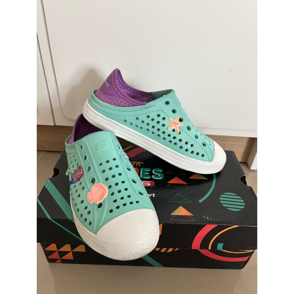 (used) SKECHERS Foamies kids size UK2/ 22cm