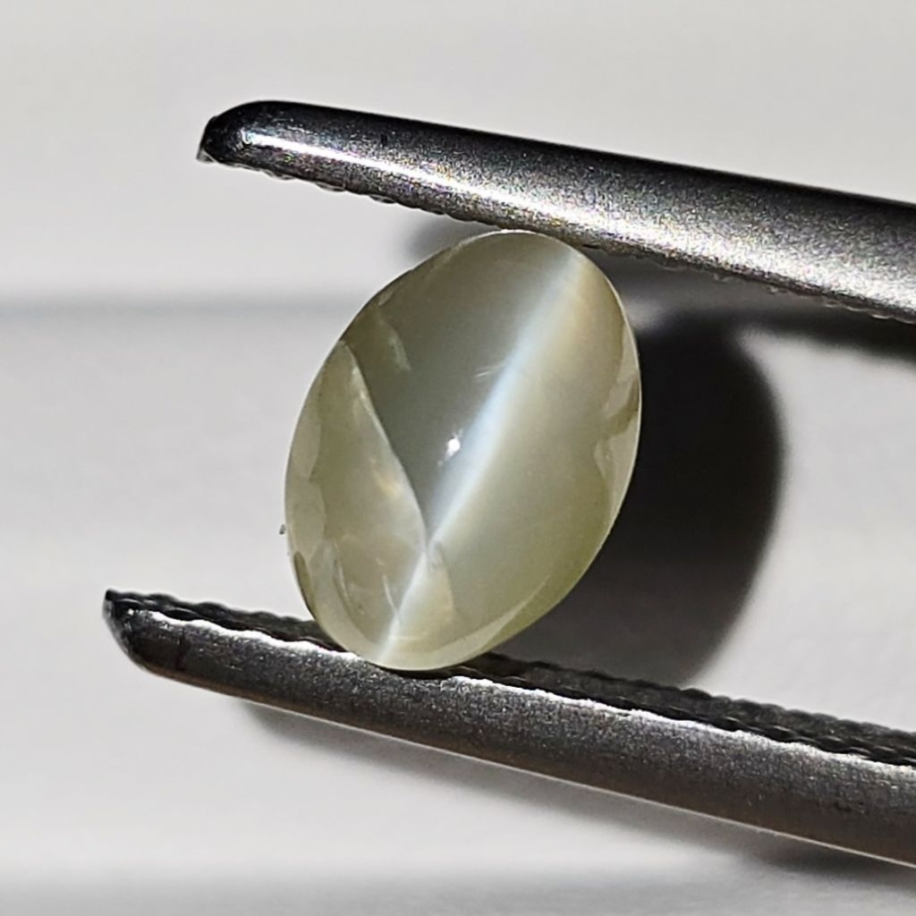 2.11 cts(การัต) พลอยตาแมว คริสโซเบริล ไพฑูรย์ พลอยแท้ | Natural Chrysoberyl Cat's eye  | 5.25 X 7.3 