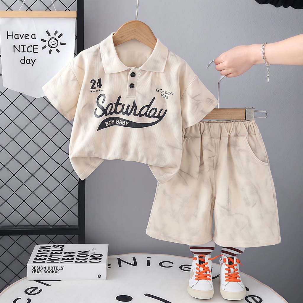 Beryl kids🌸ชุดเด็กผู้ชายแฟชั่น🎀ชุดแขนสั้นเด็กฤดูร้อน เสื้อโปโลตัวอักษร+กางเกงขาสั้น ชุดสองชิ้น ลำลอง ใส่สบาย - รูปที่ 2